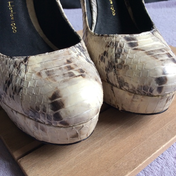 [SOLD] House Of Harlow Norah Snake Court Heels - Picture 4 of 8